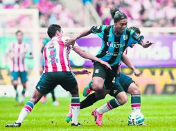 Ronaldinho y los Gallos Blancos visitarán el Omnilife por un boleto a Semis. MEXSPORT / A. Macías