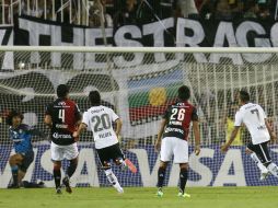 Luego de caer como local por 3-0 con un cuadro alternativo ante Veracruz en la Liga MX, ayer los Zorros perdieron también en Santiago. EFE / M. Ruiz