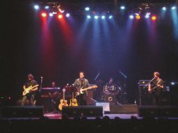 Jon Carin y Guy Pratt han colaborado con Iggy Pop, David Bowie y Kate Bush, entre otros. ESPECIAL / algomasquerockandroll.blogspot 