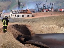 Las llamas del incendio eran visibles.   a varios kilómetros de distancia, según cámaras de televisión EFE / L. Prosperi
