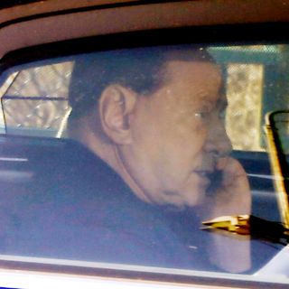 Silvio Berlusconi termina de cumplir su condena por fraude fiscal