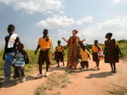 Aunque su pasado se empeñe en aparentar lo contrario, su vida está ahora en África con sus hijos adoptivos. FACEBOOK / Lisa Lovatt-Smith