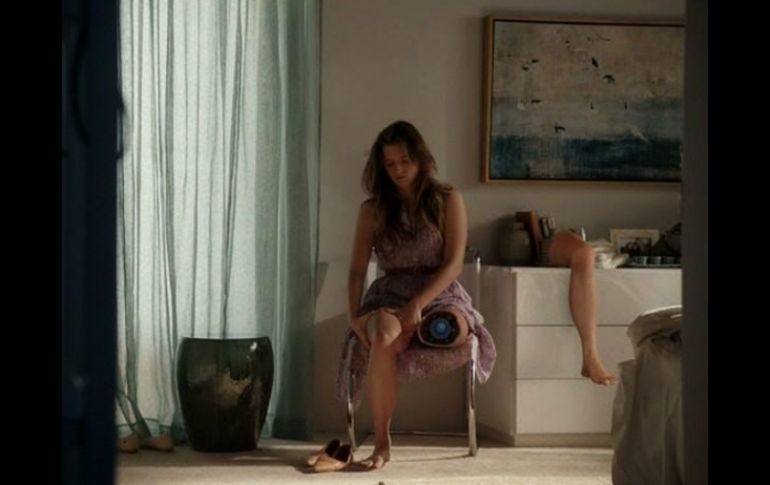 Grace Grummer en una escena de la serie 'Estant', en la que comparte créditos con la actriz Halle Berry. TWITTER / @gracegummer