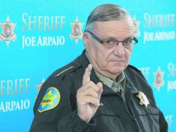 Joe Arpagio no ceja en su empeño de obstruir el programa de alivio para 11 millones de mexicanos residentes en Estados Unidos. AP / ARCHIVO