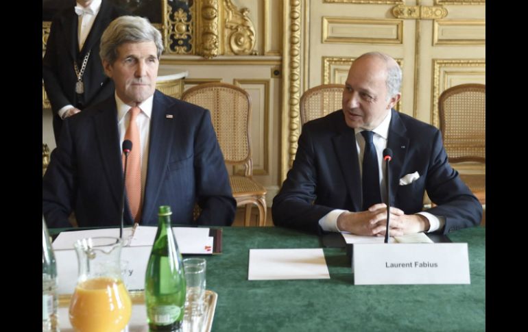 John Kerry (izq) exige que el programa nuclear iraní tenga un destino exclusivamente civil y que estableza medidas de control. EFE / E. Feferberg