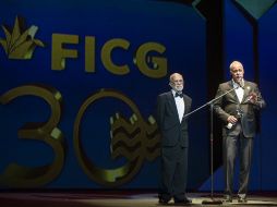 Jaime Humberto Hermosillo recibe el premio en la inauguración del Festival Internacional del Cine. EL INFORMADOR / J. Mendoza