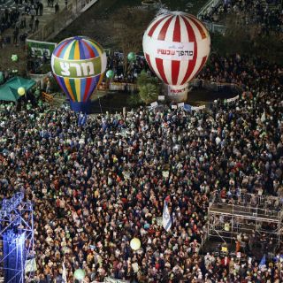 Más de 30 mil israelíes exigen salida de Benjamín Netanyahu