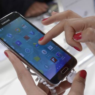 Intel instalará tecnología antivirus en teléfonos Samsung