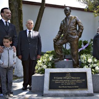 El COM rinde homenaje a Mario Vázquez Raña