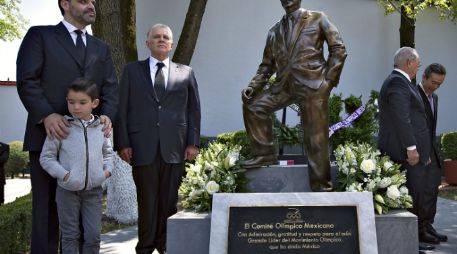 Familiares, dirigentes y amigos de MVR se reunieron para recordarlo. MEXSPORT / J. Ramírez