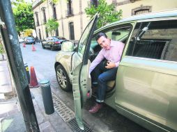 El diputado Miguel Hernández Anaya (PRI) sigue disfrutando de los espacios para estacionar su auto, a pesar de estar prohibido. EL INFORMADOR / A. García