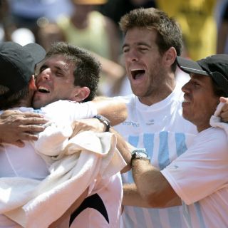 Argentina vence a Brasil y avanza en la Davis