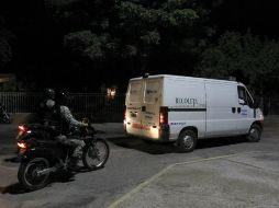 Ingresaron a la morgue dos ambulancias con los diez cuerpos. EFE / D. Fernández