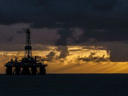 La fortaleza del dólar influye en la caída del mercado petrolero internacional. EFE / ARCHIVO