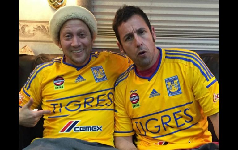 Schneider publicó en twitter que ahora Adam Sandler también es fan de Tigres. TWITTER / @RobSchneider