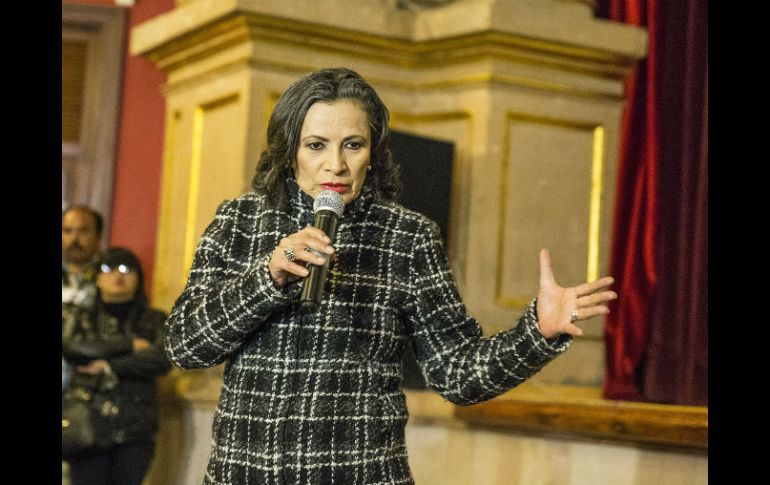 Reyes Spíndola habló con el público que se congregó en el teatro José Rosas Moreno. EL INFORMADOR / A. Hernández