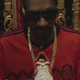 Famosos que han usado playeras de equipos mexicanos