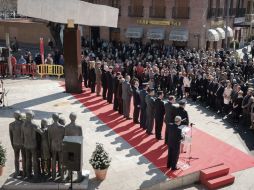 Uno de los actos centrales de la jornada se celebró en Atocha, frente a un monumento a las víctimas. EFE / F. Villar