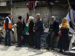 Cientos de personas han sido desplazadas a causa de los constantes ataques. AFP /