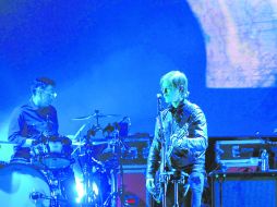 Sam Fogarino y Paul Banks, anoche en el patio 2 del Auditorio Telmex. EL INFORMADOR / M. Vargas