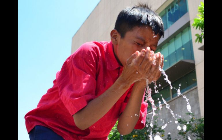 La Nueva Ley General del Agua restringe el derecho al agua a 50 litros por persona, la OMS mantiene un criterio de 100 litros. EL INFORMADOR / ARCHIVO