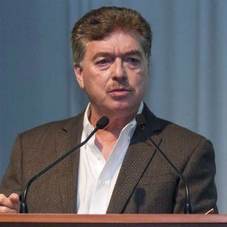 'Kiko' Vega polemiza al decir mujeres 'están rebuenas' cuidando niños