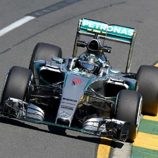 Mercedes domina primera sesión de prácticas en Australia