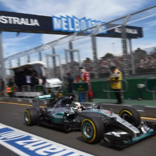 Lewis Hamilton logra la 'pole' en Australia