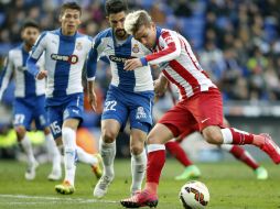 El Atlético juega toda la segunda mitad con un hombre menos por la expulsión del central Miranda a los 45 minutos. EFE / A. Dalmau