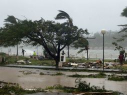 El meteoro Pam, de categoría 5, azotó la capital del archipiélago, Port Vila, el viernes con vientos de hasta 320 kilómetros por hora. AFP / UNICEF pacific