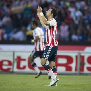 'Cubo' Torres ilumina a Chivas