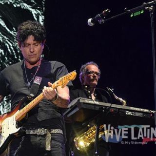 Llamado a la paz toma el escenario del Vive Latino