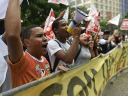 La protesta de Río de Janeiro comenzó a las 9:30 hora local en la playa de Copacabana y supera con creces las expectativas. AFP / D. Magno
