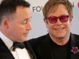 '¿Cómo os atrevéis a llamar 'sintéticos' a mis queridos hijos?', afirma en Instagram John. AFP / ARCHIVO