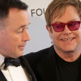 Elton John, en contra de Dolce&Gabbana por criticar a familias gays