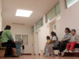 La falta de dinero y no estar registrados, son los principales argumentos que dan quienes carecen de protección médica alguna. EL INFORMADOR / ARCHIVO