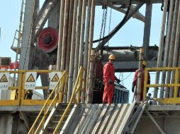 Consideran que ante la baja en los precios del petróleo y el aumento en el déficit público no es momento de reducir impuestos. NTX / ARCHIVO