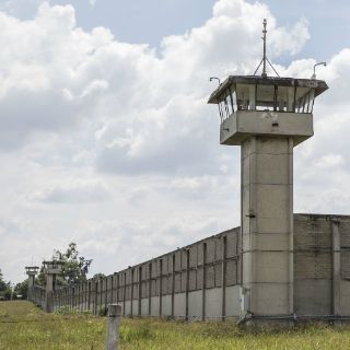 Recluso asesina a pareja y dos hijos dentro de Puente Grande