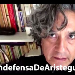 Apoyan a Carmen Aristegui recabando firmas