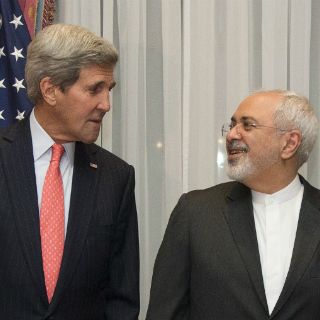 Kerry y Zarif negocian intensamente sobre programa nuclear iraní