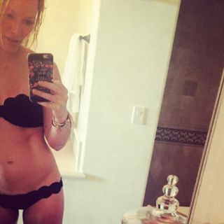 Hilary Duff sorprende al publicar sexy 'selfie'
