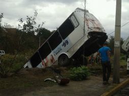 La extracción del vehículo se prolongó hasta las 13:00 horas. EL INFORMADOR /
