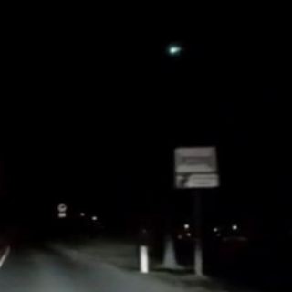 Captan posible impacto de meteorito en la Tierra