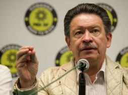 Respecto a la insistencia de los padres de normalistas, el perredista asegura que respetarán el derecho de abstenerse a votar. SUN / J. Boites