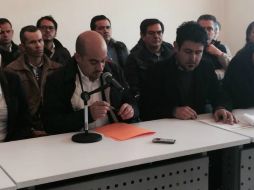 Ismael del Toro (i) y Hugo Luna, presidente de MC Jalisco (d) en la firma de la carta compromiso. TWITTER / @MovCiudadanoJal