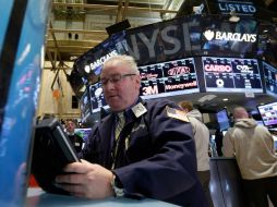 El Nasdaq Composite, de títulos bancarios, tecnológicos, industriales y de seguros, que descendía 13.77 puntos AP / R. Drew