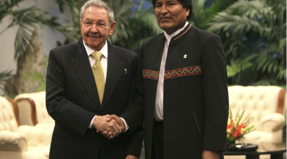En la mañana del martes llegaron a Caracas el presidente cubano, Raúl Castro, y el boliviano, Evo Morales, miembros del ALBA. AP / ARCHIVO