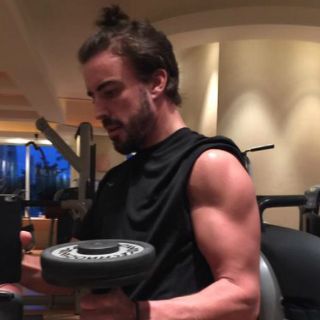 Fernando Alonso trabaja en simulador de McLaren