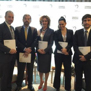 Continúa discriminación contra la mujer: Juan Ramón de la Fuente