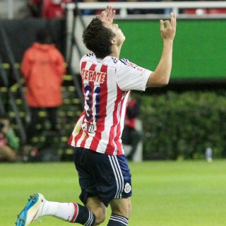 'Cubo' Torres disfruta su momento con Chivas